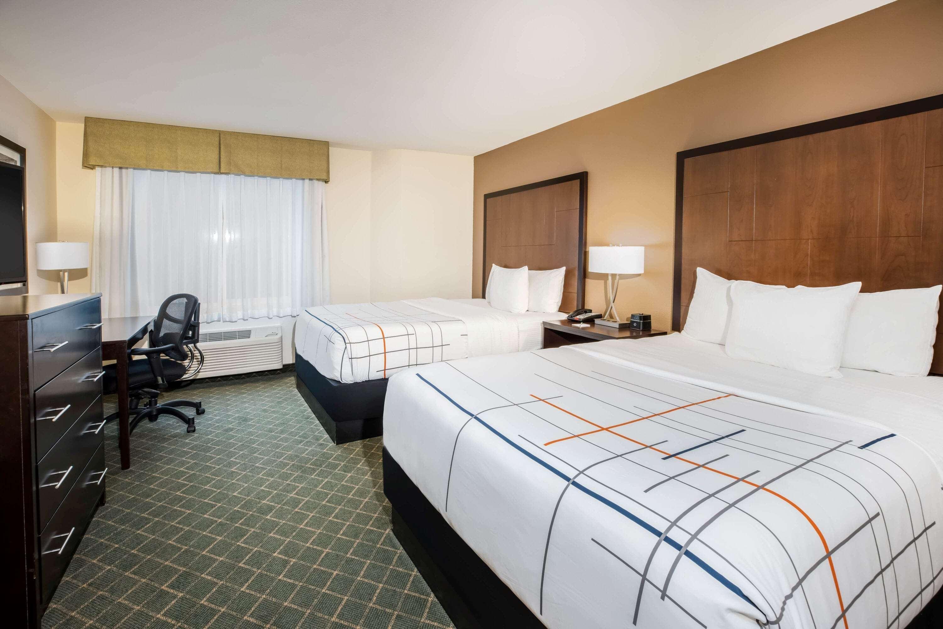 La Quinta By Wyndham Portland Airport Hotel Bagian luar foto