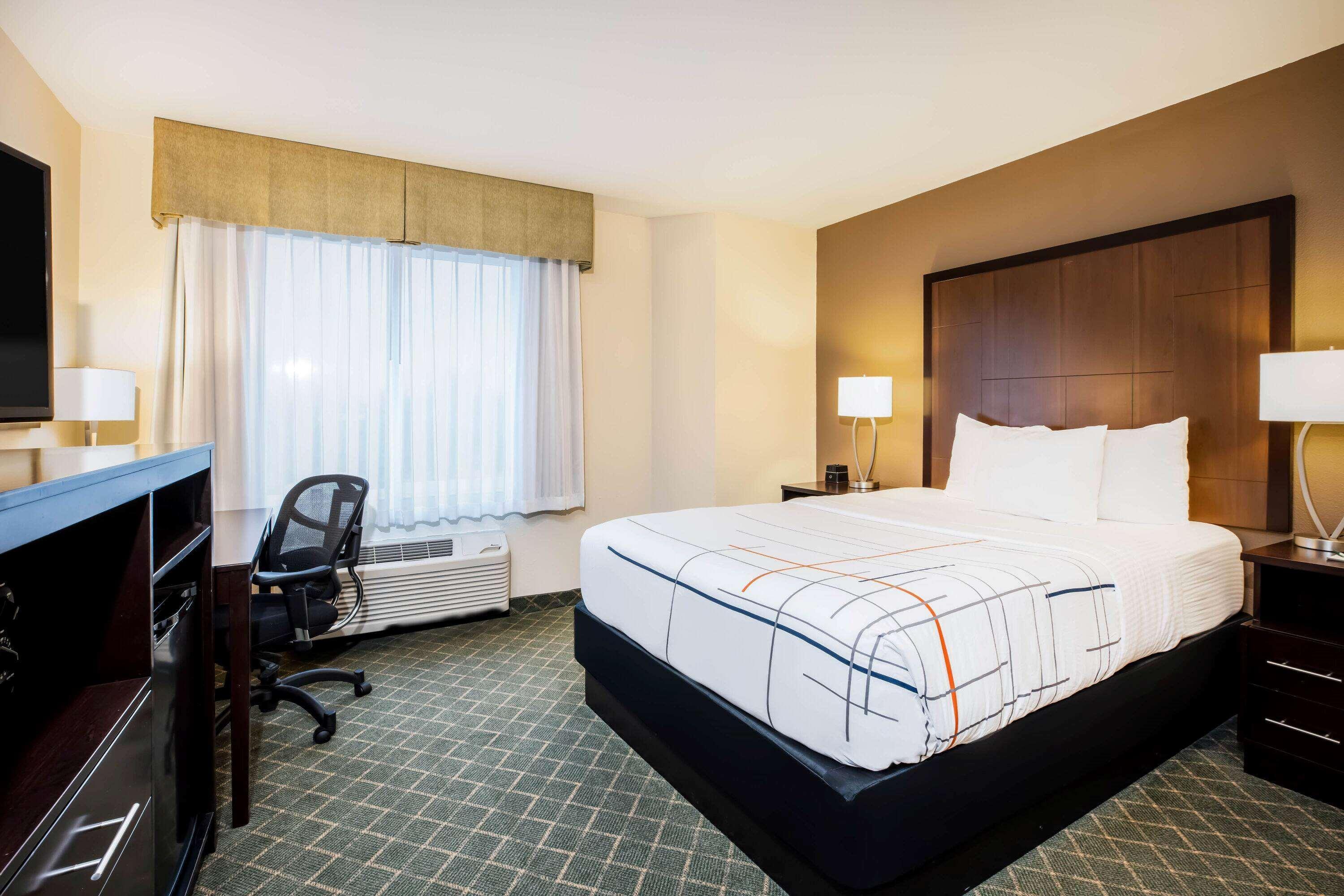 La Quinta By Wyndham Portland Airport Hotel Bagian luar foto