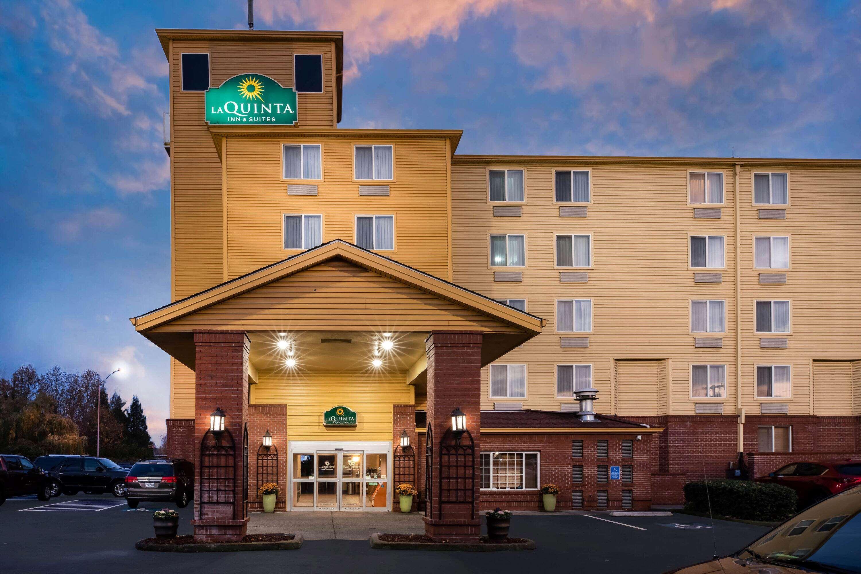 La Quinta By Wyndham Portland Airport Hotel Bagian luar foto