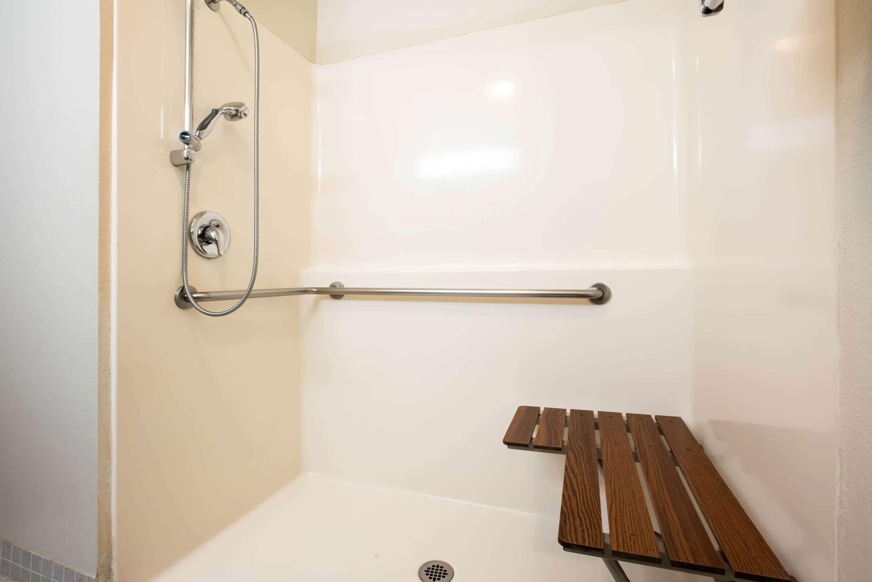 La Quinta By Wyndham Portland Airport Hotel Bagian luar foto